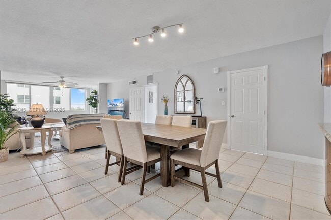 Building Photo - 5005 Collins Ave