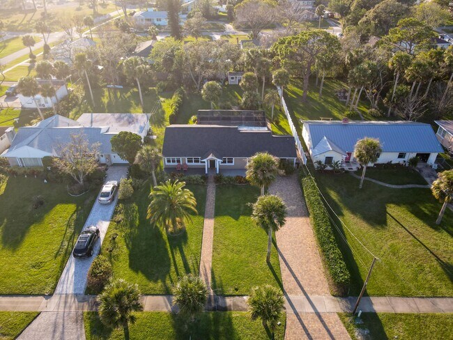 Building Photo - 762 S Beach St