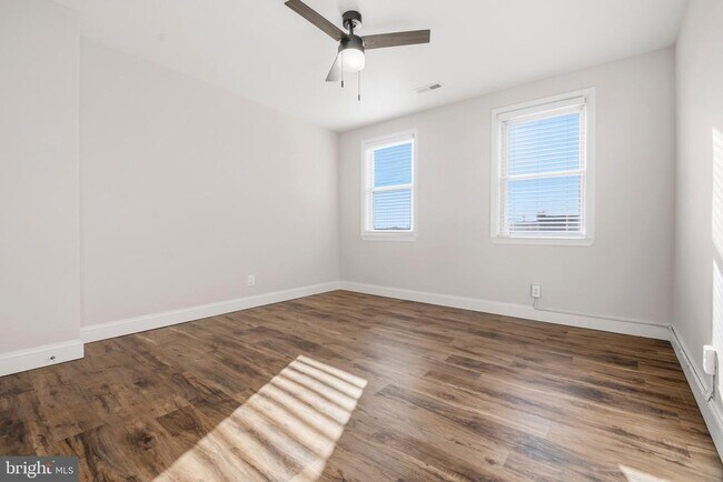 Building Photo - 3426 Parklawn Ave