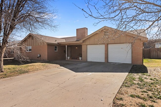 Building Photo - 3812 E Everglade Ave