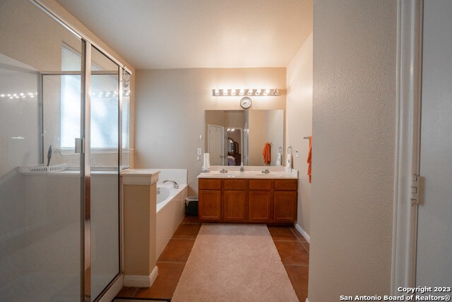 Building Photo - 1242 Sonesta Ln