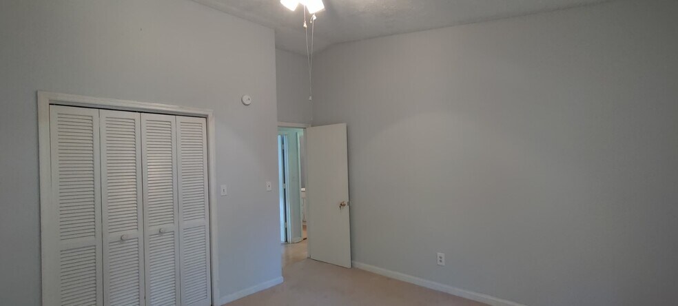 Building Photo - 6505 Hawthorne Ln
