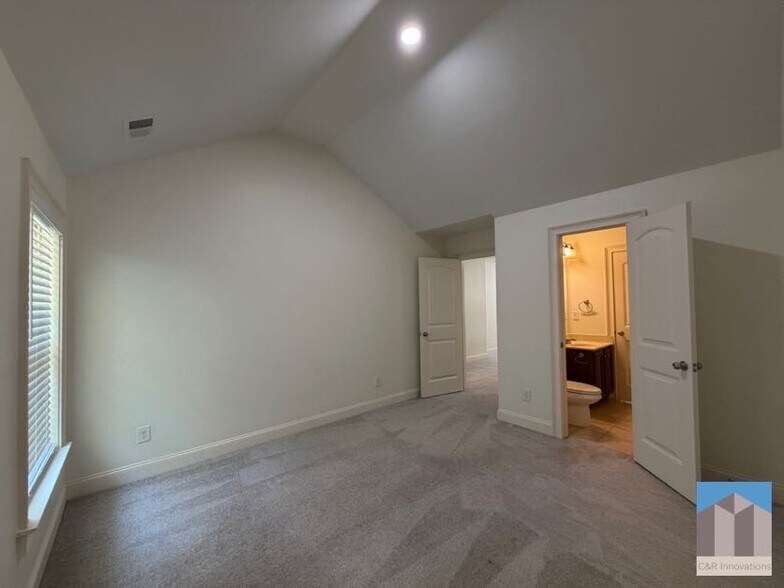 Building Photo - 4805 Carriage Bridge Ln