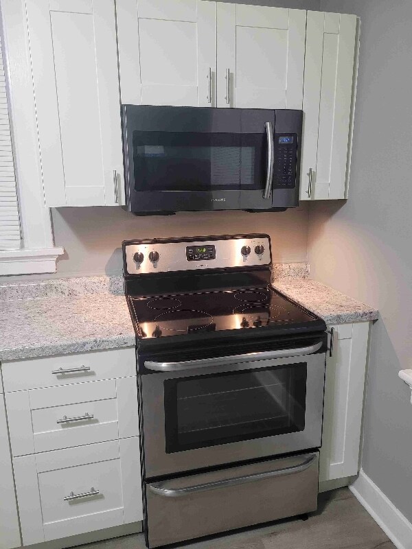 Building Photo - 320 Lockwood Ave