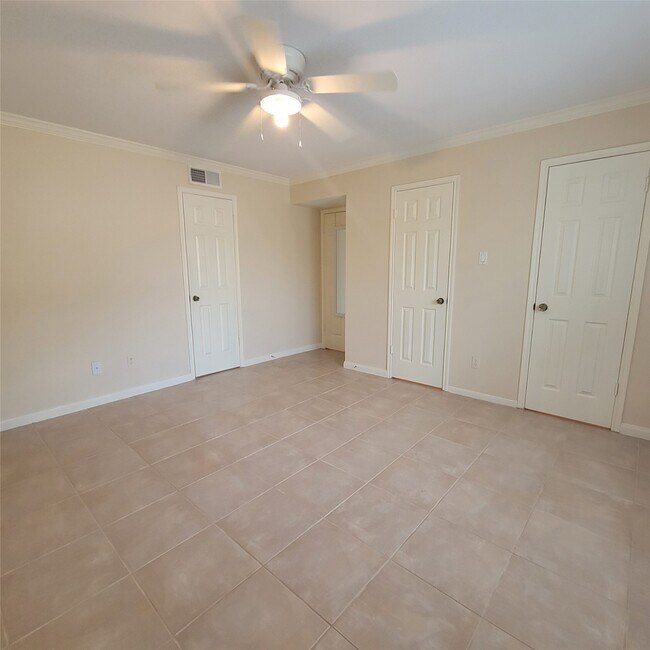 Building Photo - 1223 Augusta Dr