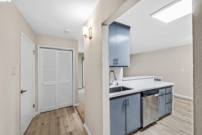 Building Photo - 66 Fairmount Ave