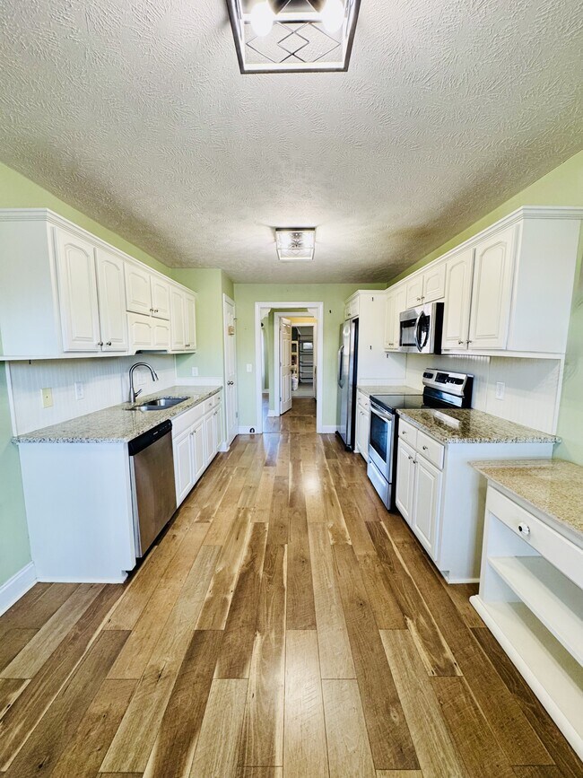 Building Photo - 932 Eaglet Cir