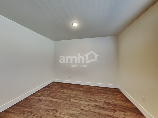 Building Photo - 965 N Rivermist Pl