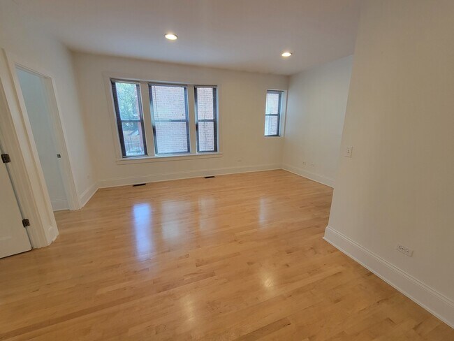 Building Photo - 3257 W Pierce Ave