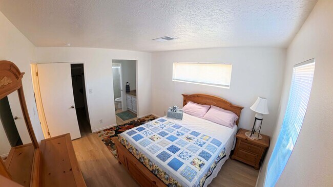 Building Photo - 2550 Rosswood Dr SE
