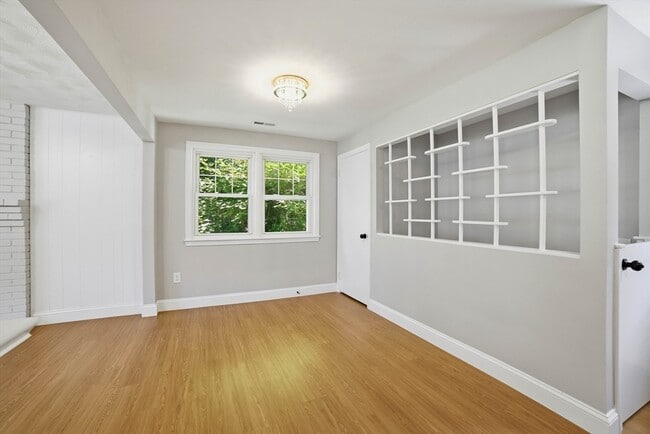 Building Photo - 44 Topsfield Cir