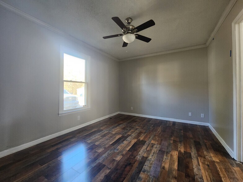 Building Photo - 738 Spees Dr