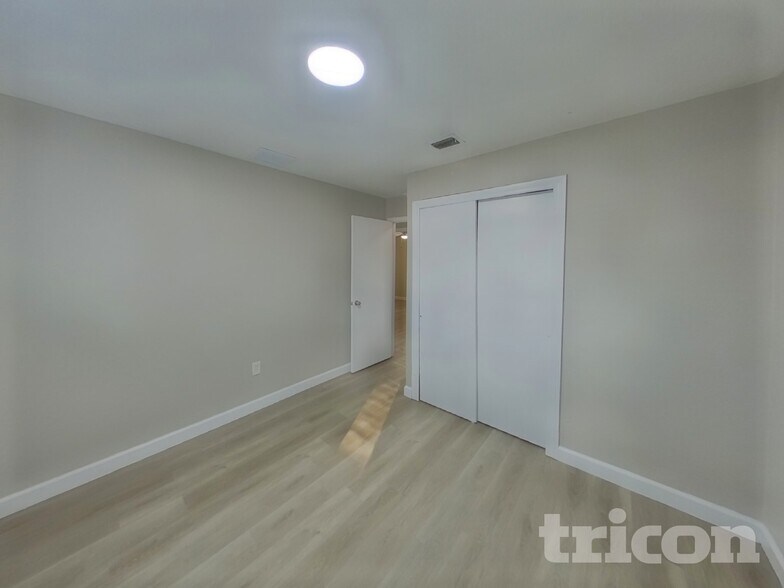 Building Photo - 902 Check Pl