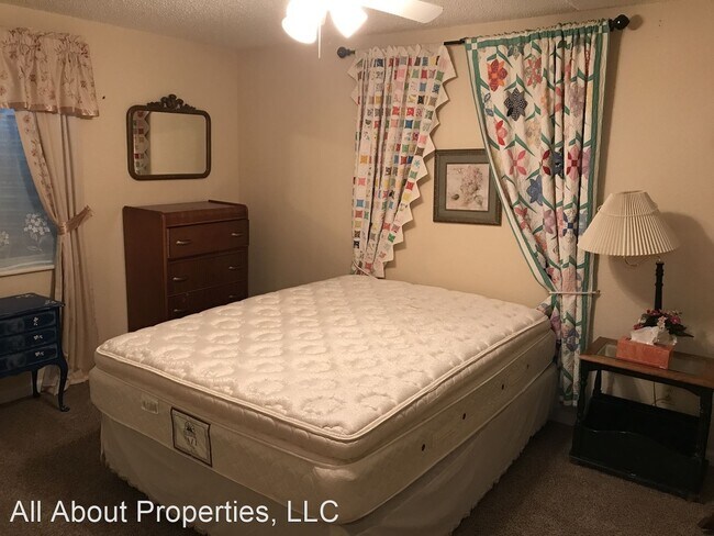 Building Photo - 2 br, 1 bath House - 2320 43rd Avenue Cour...