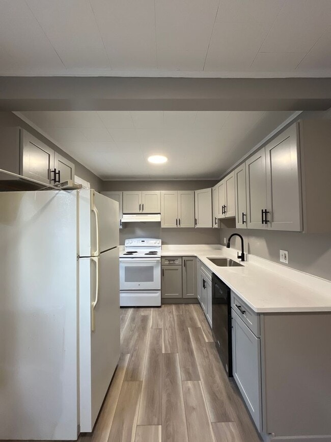 Building Photo - 1222 Main St