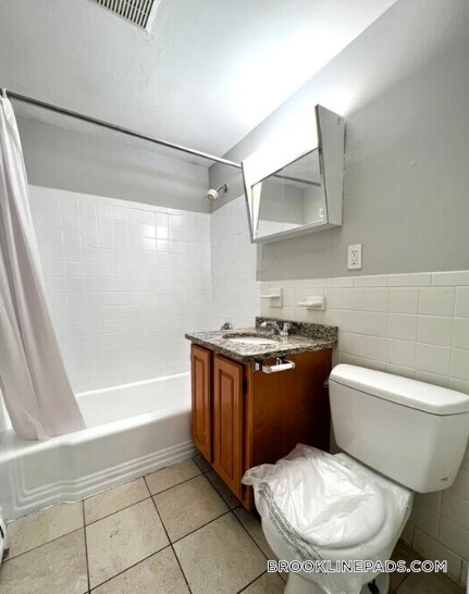 Building Photo - 230 Babcock St