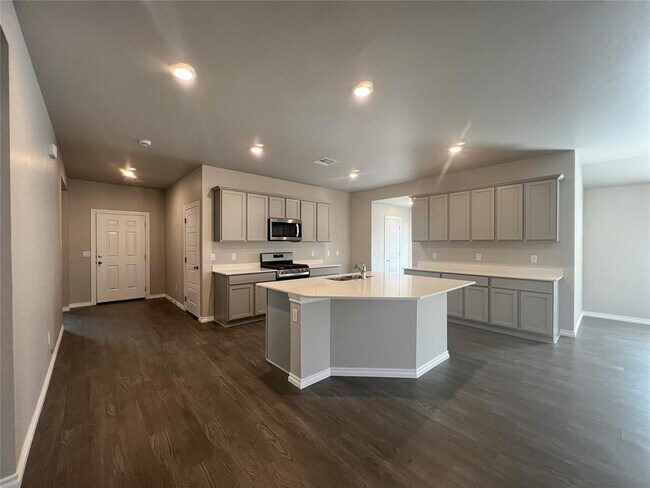 Building Photo - 2745 Dennis Dr