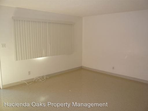 Building Photo - 500 S Oakley Ave