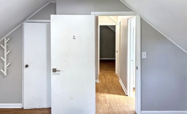Building Photo - 312 Robinwood Ave