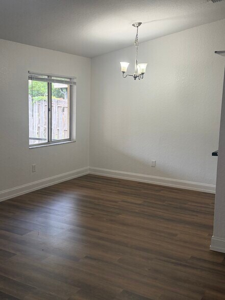 Building Photo - 1306 Coolmont Dr