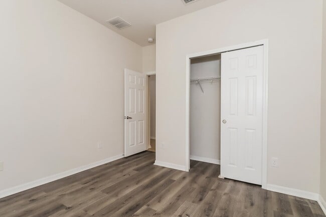 Building Photo - 8753 Briggs Marsh Ct