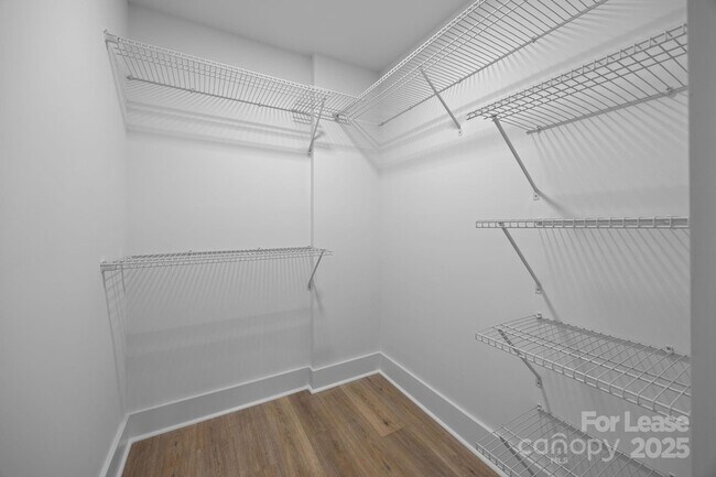 Building Photo - 8625 Cedarbrook Dr