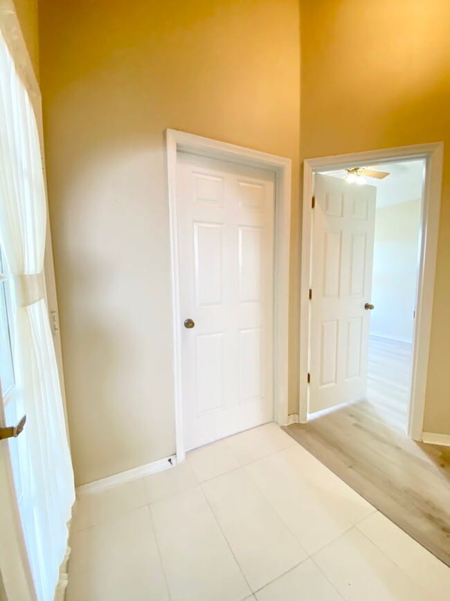 Building Photo - Beautiful Home with Water View in Waterfor...