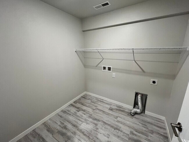 Building Photo - 2223 Eversull Ln