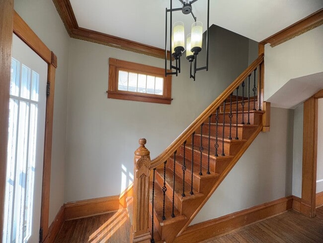 Building Photo - 4 bedroom home in the East Village of Dave...