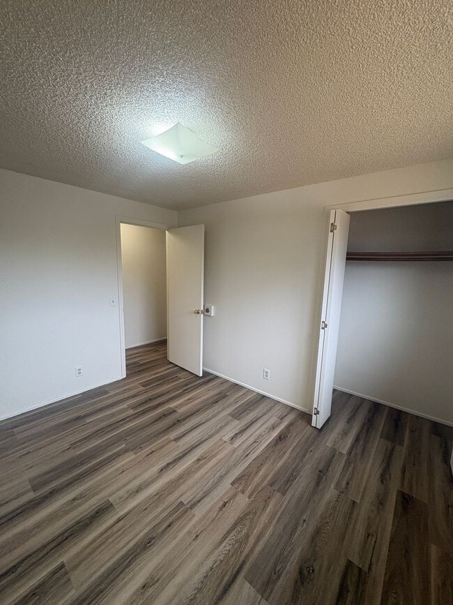 Building Photo - 3 Bedroom, 2 Bathroom House in Bethel-Dane...