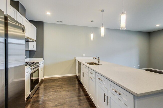 Building Photo - 2910 S Archer Ave