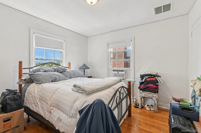 Building Photo - 21 Bayview Ct