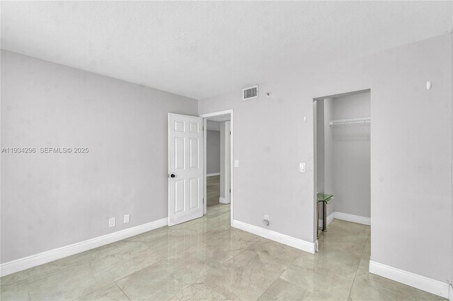 Building Photo - 4760 Lucerne Lakes Blvd W