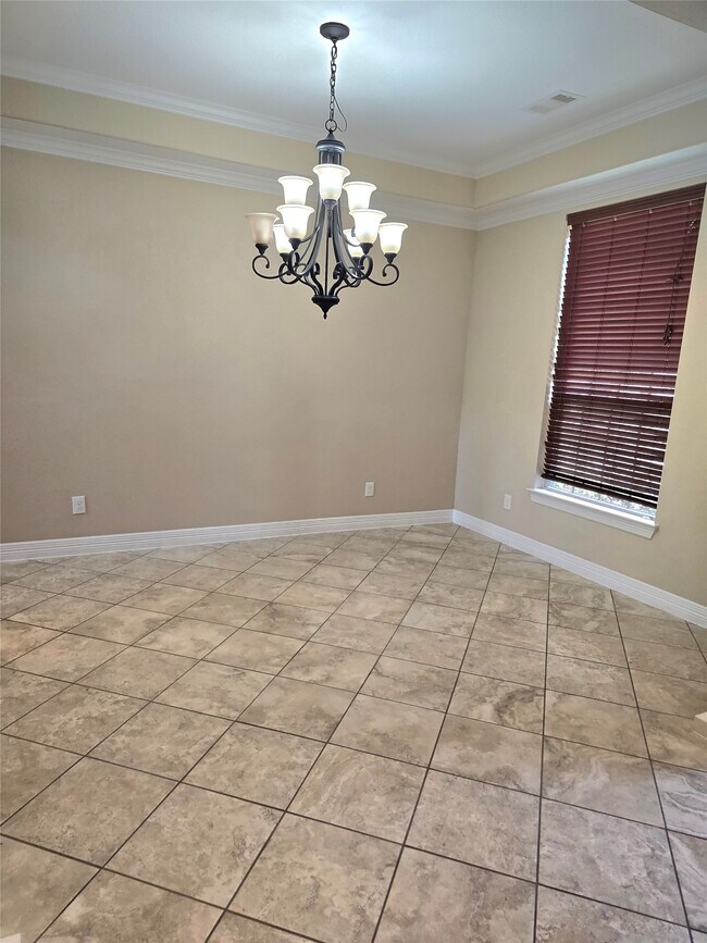 Building Photo - 10 Val Delsa Ct