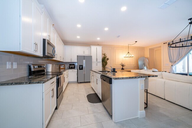 Building Photo - 1660 Tropical Palms Cir