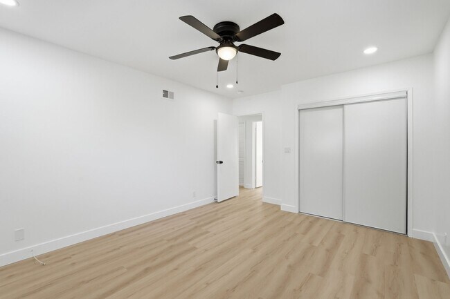 Building Photo - 23723 Aetna St