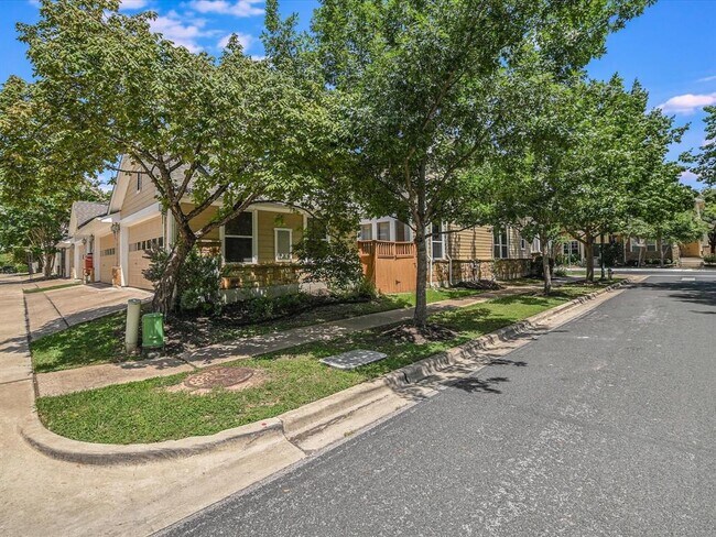 Building Photo - 2061 Zach Scott St