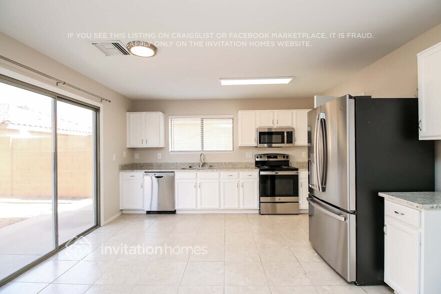 Building Photo - 1546 S Danielson Way