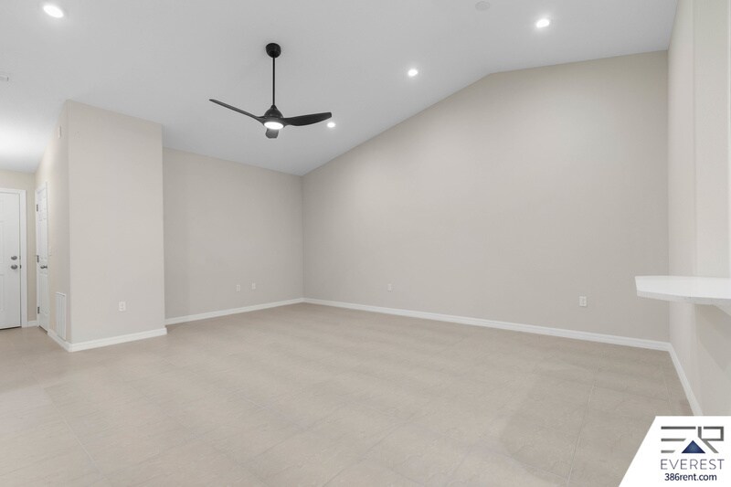 Building Photo - 14 Llovera Pl