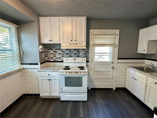 Building Photo - 7121 Lamont Dr