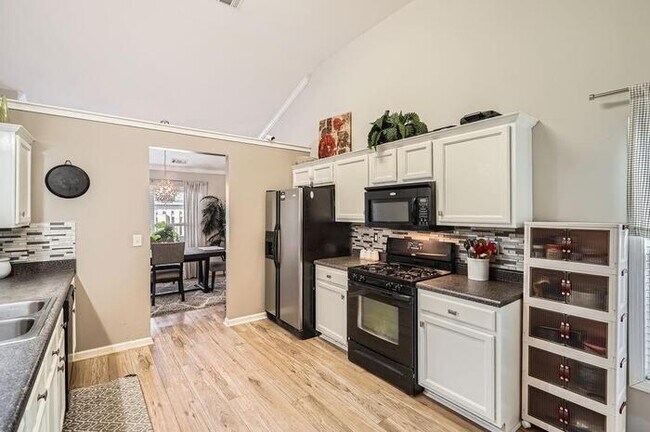 Building Photo - 1756 Hedington Ct SE