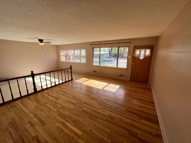 Building Photo - 3 Bed 2 Bath House with Attached 2 Car Garage & Trailer Parking