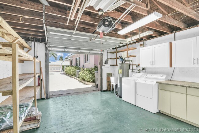 Building Photo - 3216 Karen Dr