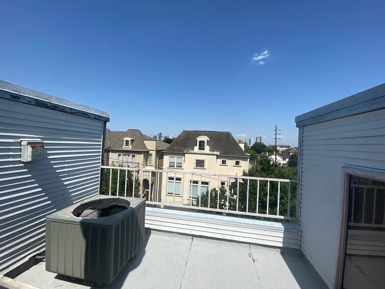 Building Photo - 2000 Fairview Ave