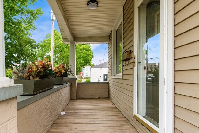 Building Photo - 479 Siebert St