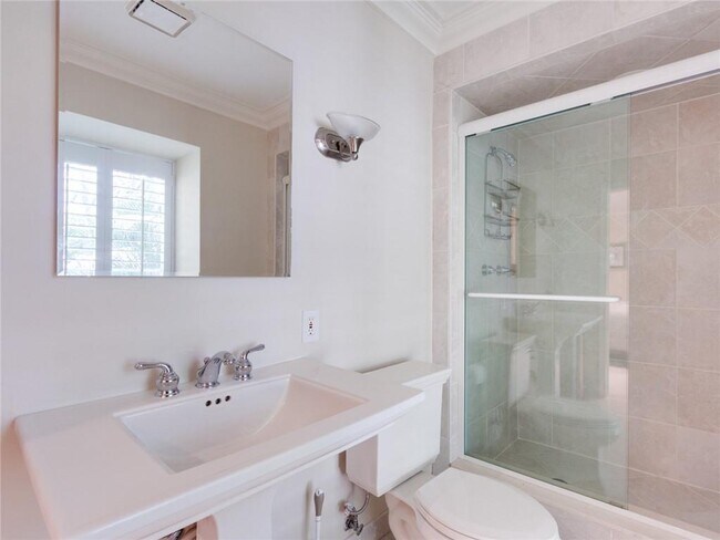 Building Photo - 615 Coral Way