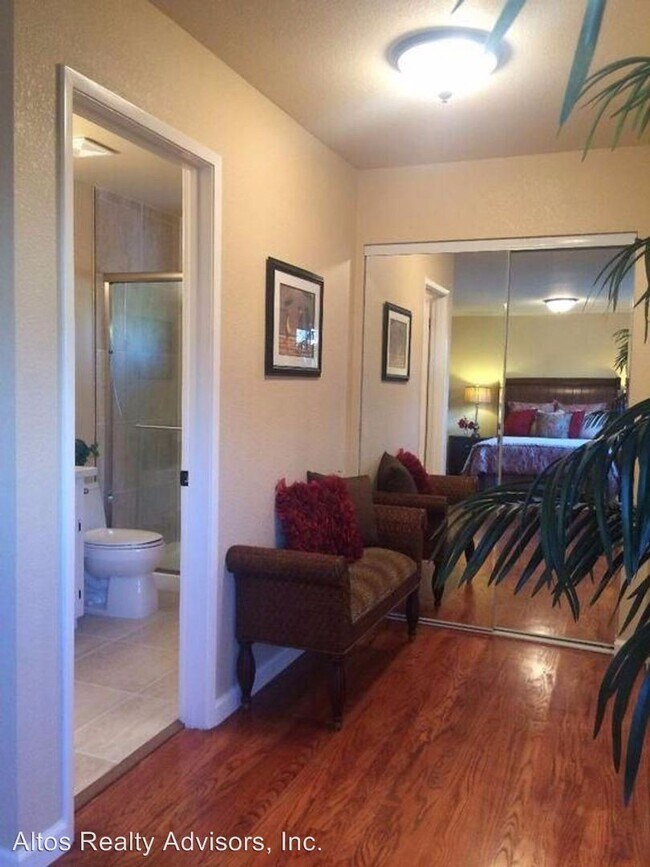 Building Photo - 238 S Park Victoria Dr