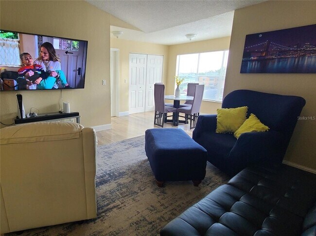 Building Photo - 4630 Commander Dr