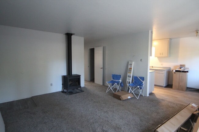 Building Photo - 2 Bedroom near Champion Golf Course!