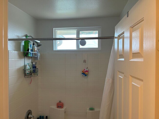 Building Photo - Beautiful 5BD/3BA Home In Oceanside